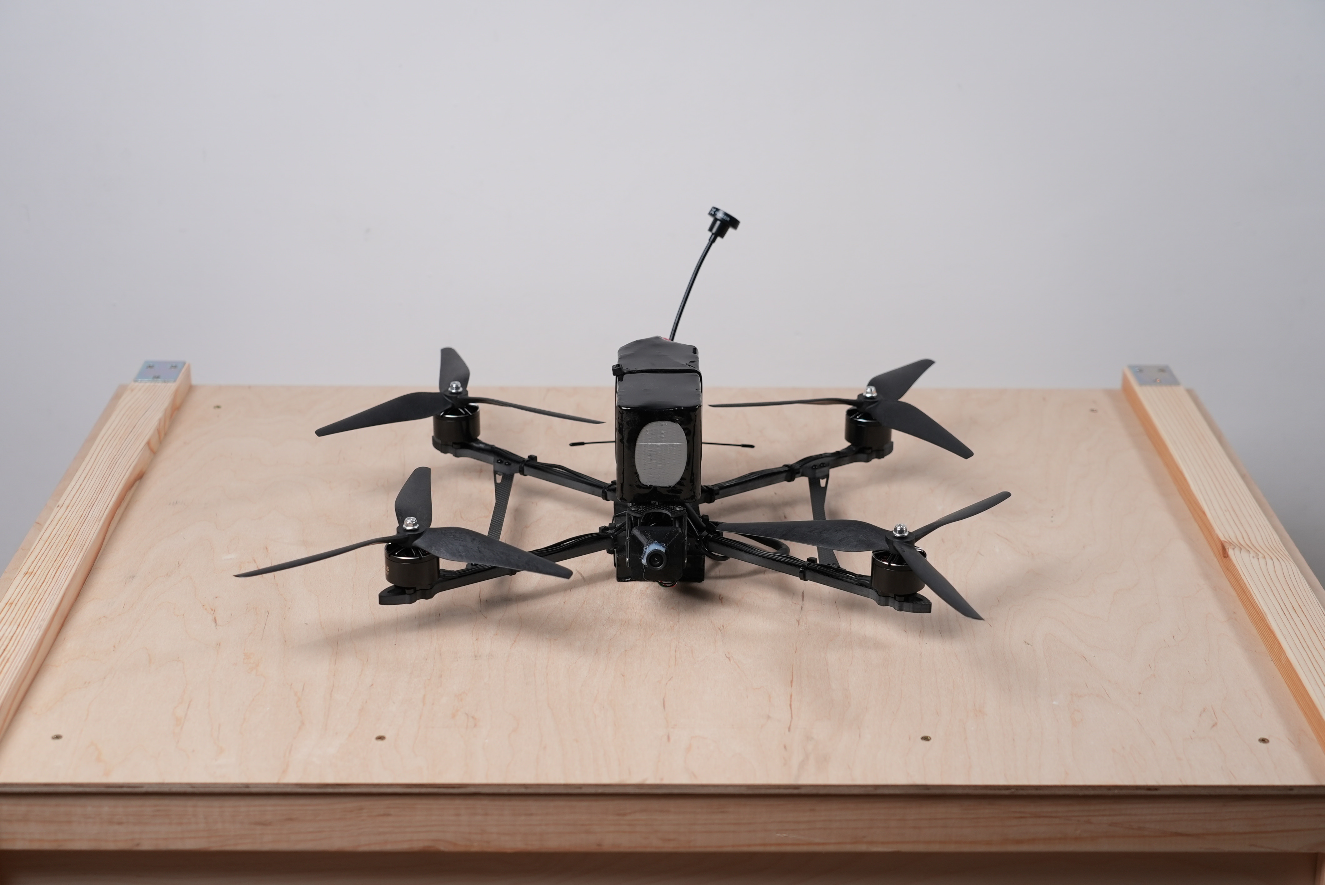 Тактика застосування FPV-дронів в умовах активної РЕБ