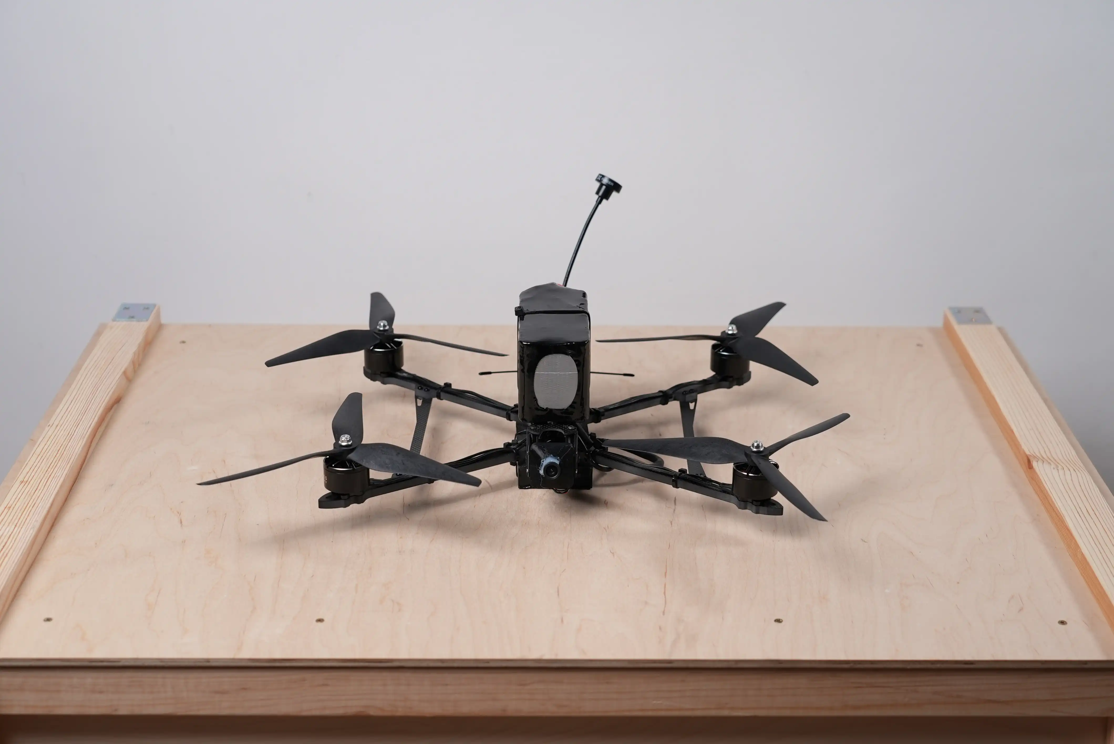 Тактика застосування FPV-дронів в умовах активної РЕБ