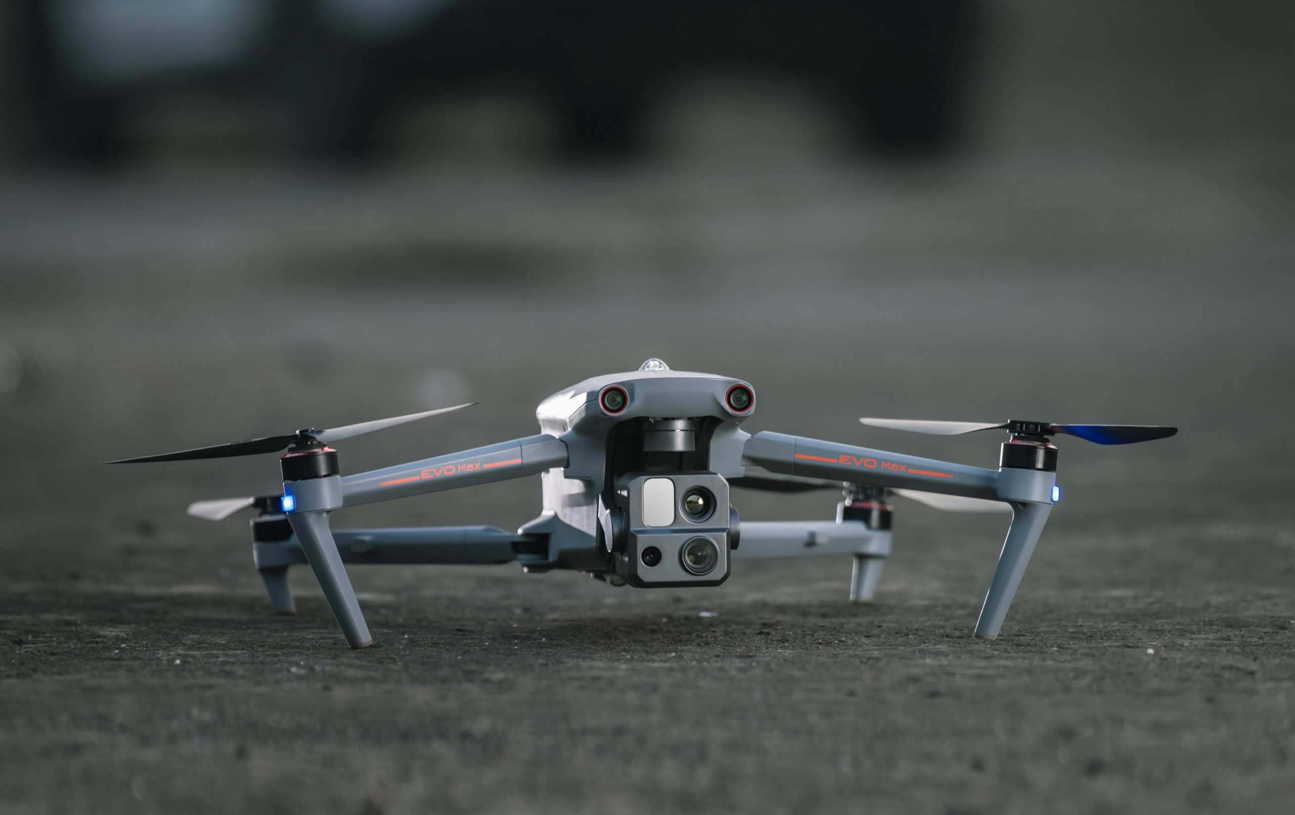 Переваги дронів Autel EVO MAX 4T у нічних місіях